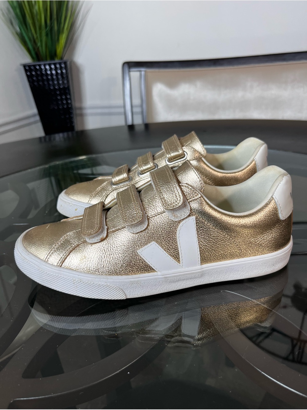 Veja Recife (hook and loop closure) Platine White Gold Metallic Womens Sz 8